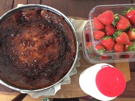 Glaze cake with marmalade