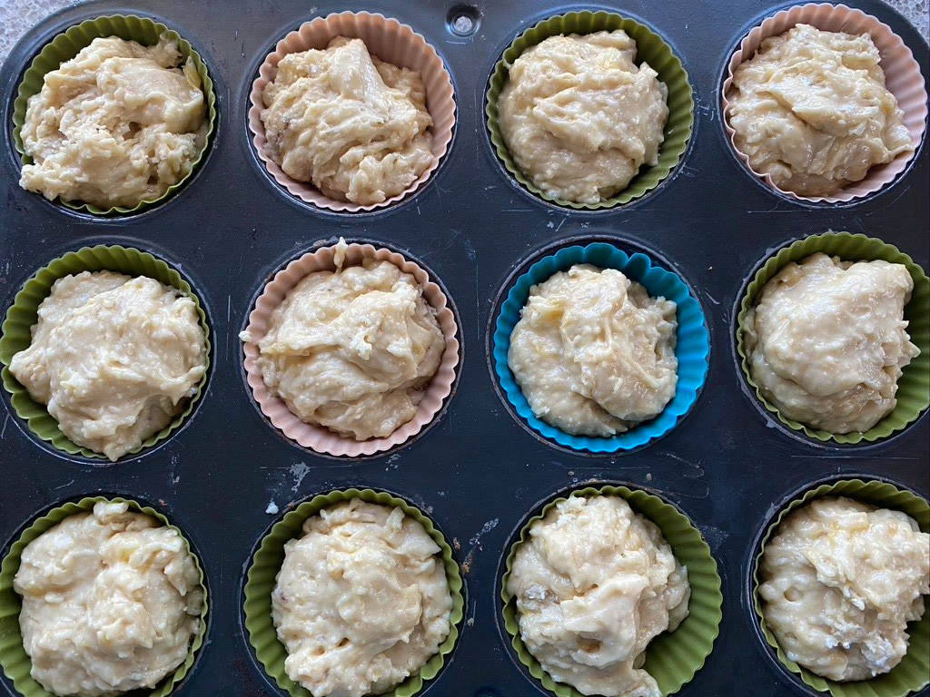 bake muffins for 20 min