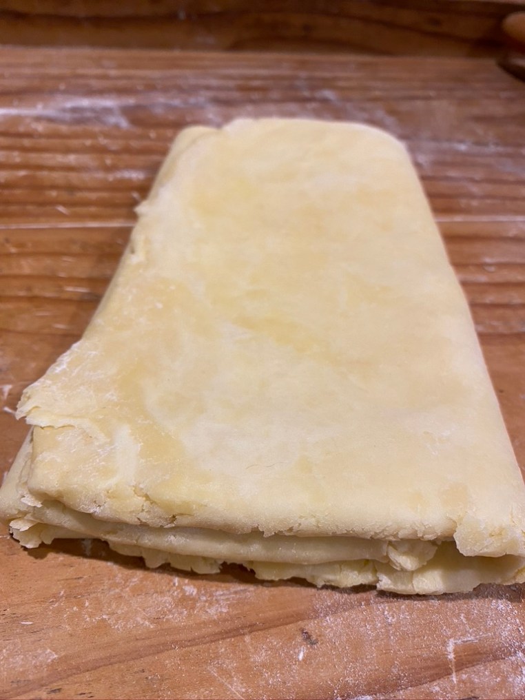 an end on view showing the folds